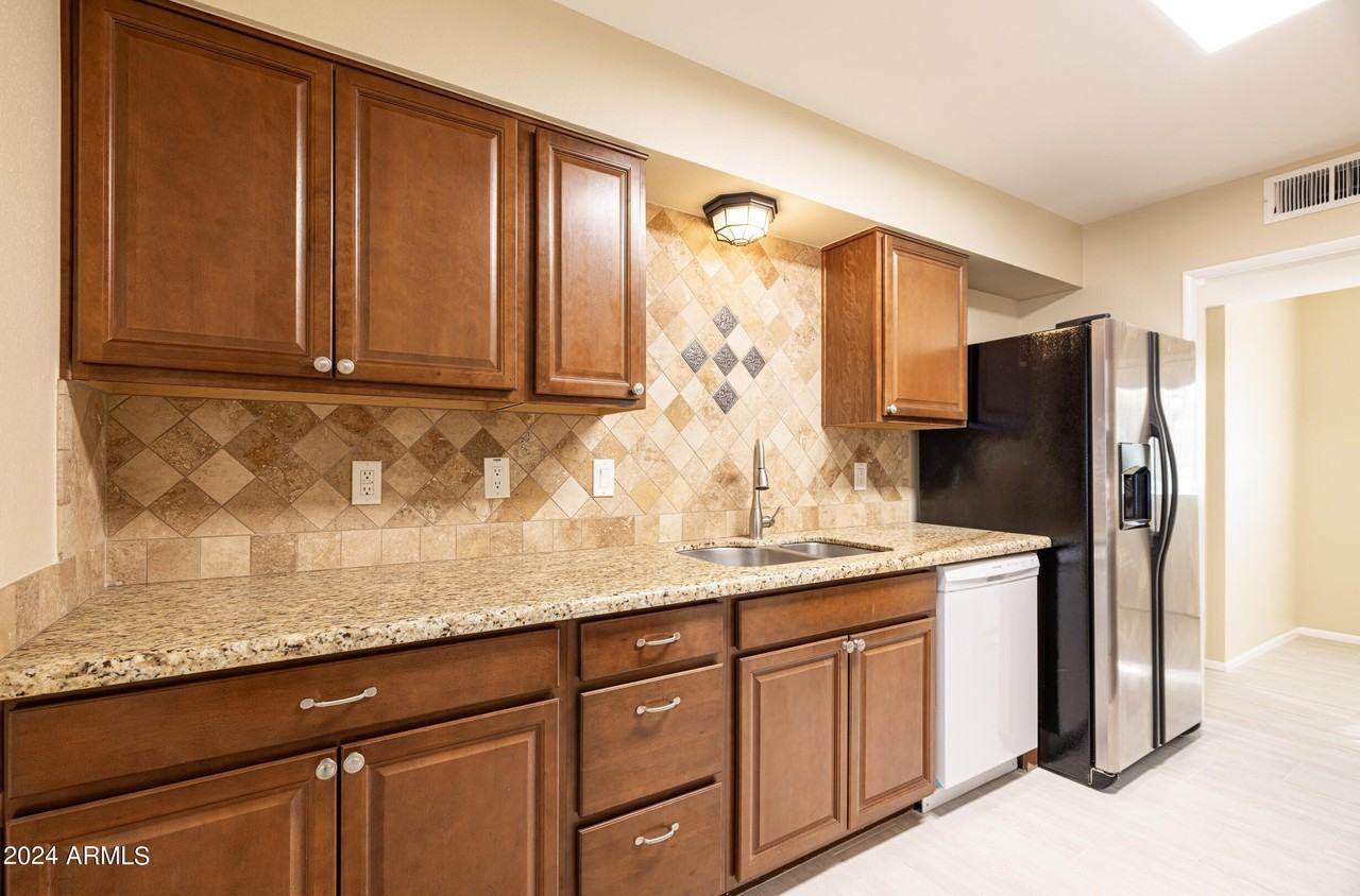 12208 N Pebble Beach Dr - Photo 5 of 21
