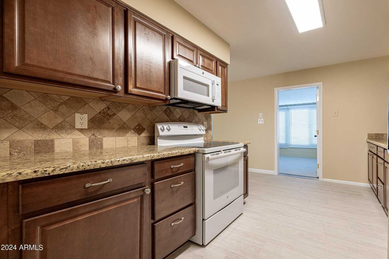 12208 N Pebble Beach Dr - Photo 7 of 21