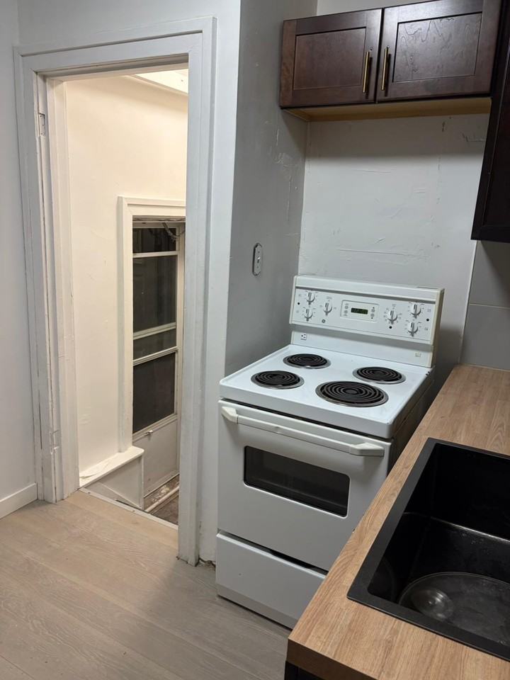 226 Munroe Avenue - Photo 5 of 15