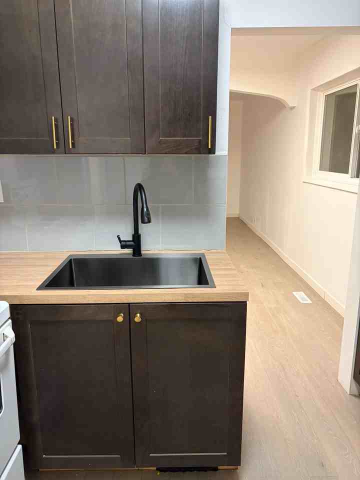 226 Munroe Avenue - Photo 7 of 15
