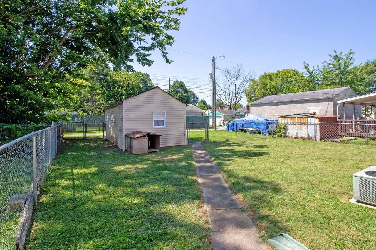 1059 Lawrence Dr - Photo 4 of 31