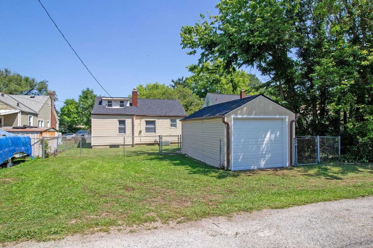 1059 Lawrence Dr - Photo 5 of 31