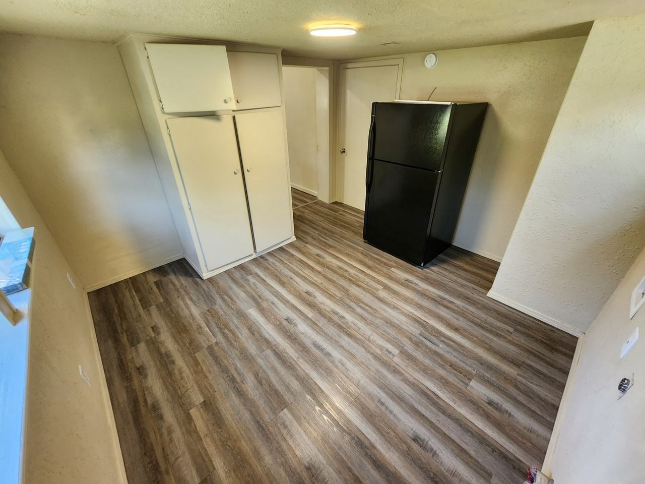 902 W 14th St #1 - Photo 4 of 10