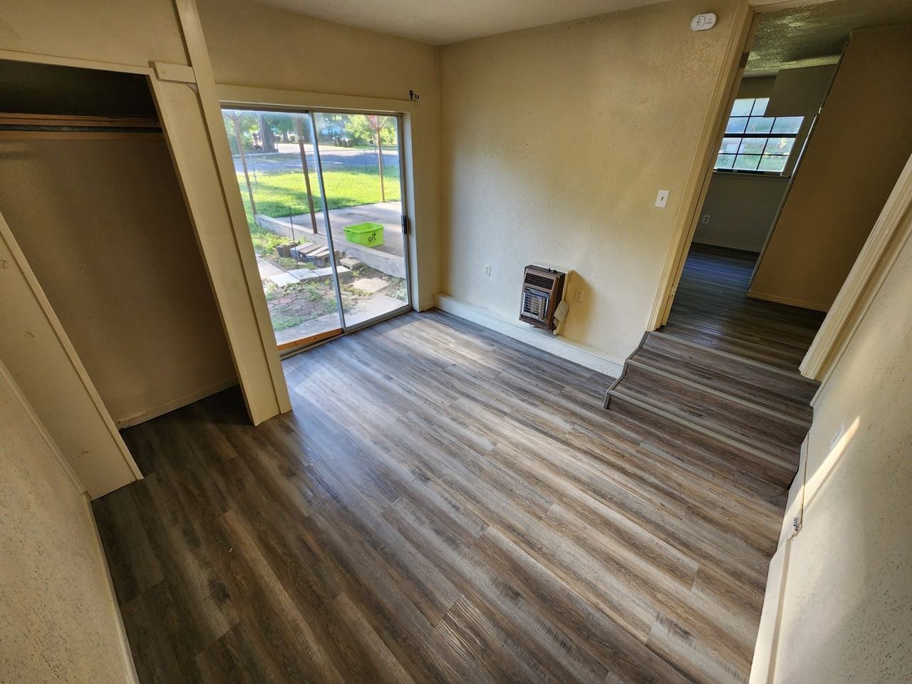 902 W 14th St #1 - Photo 5 of 10