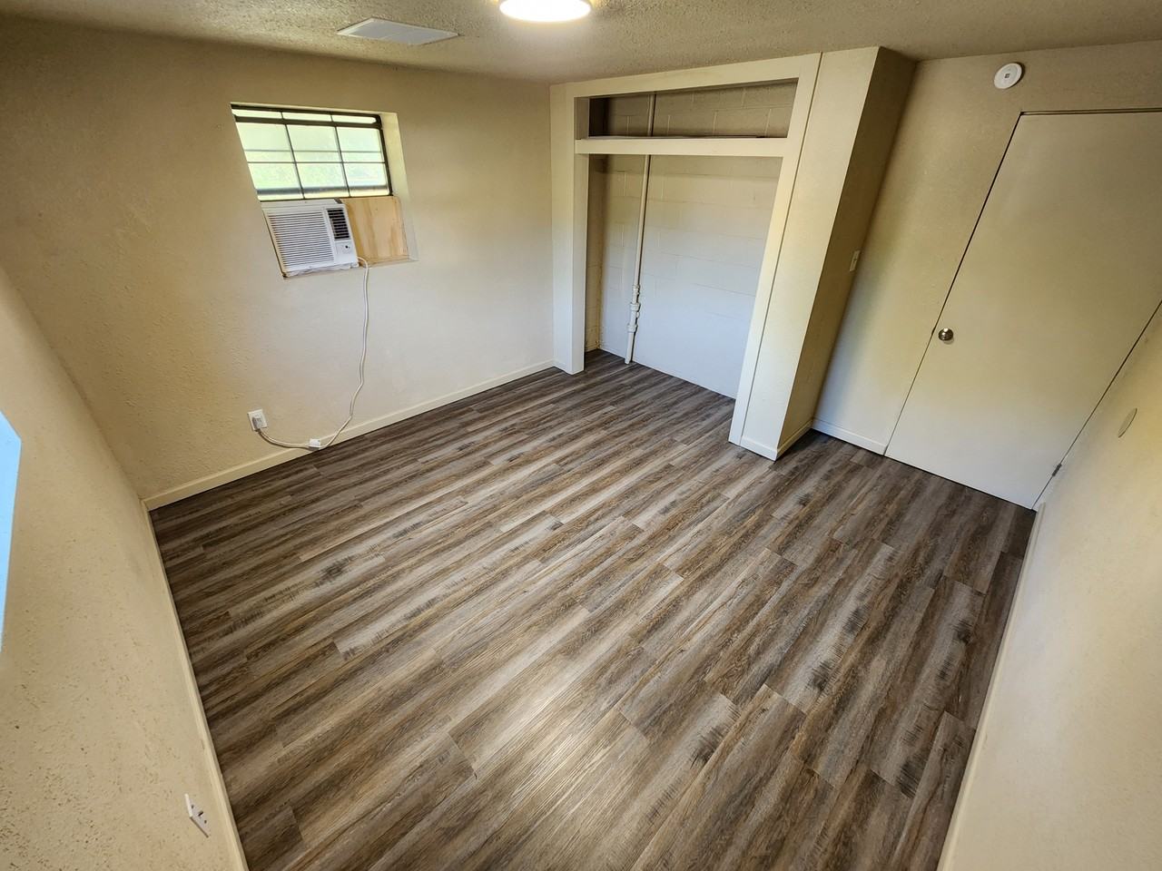 902 W 14th St #1 - Photo 7 of 10