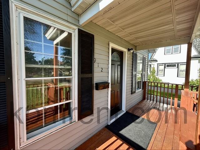 912 2nd Ave Ne #1 - Photo 3 of 16