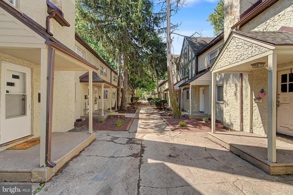 607 W Maple Ave - Photo 4 of 18
