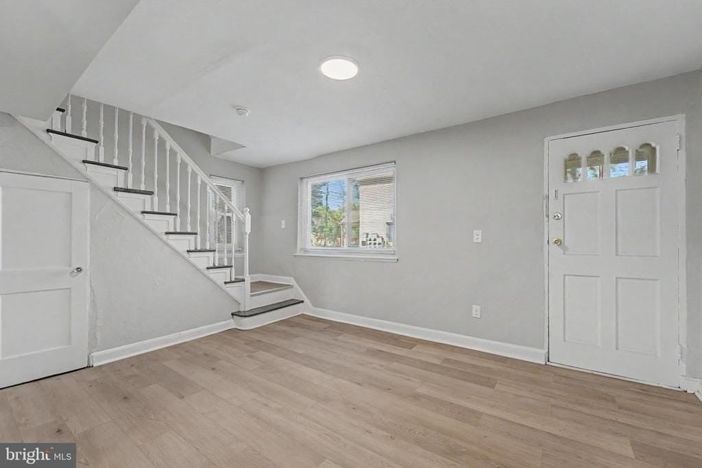 607 W Maple Ave - Photo 5 of 18