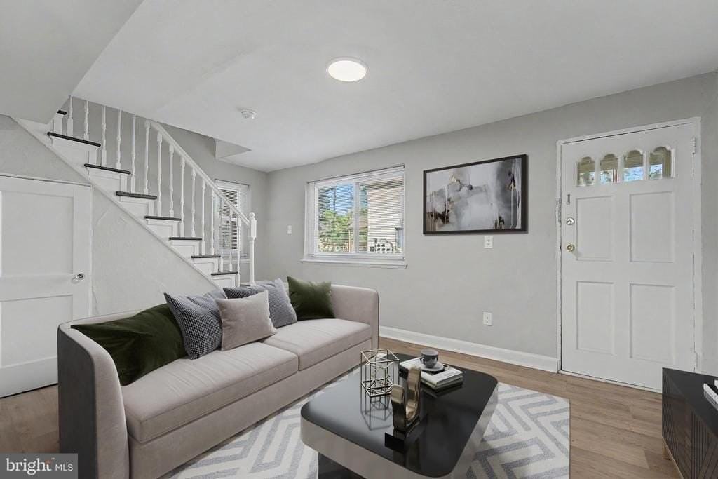607 W Maple Ave - Photo 6 of 18