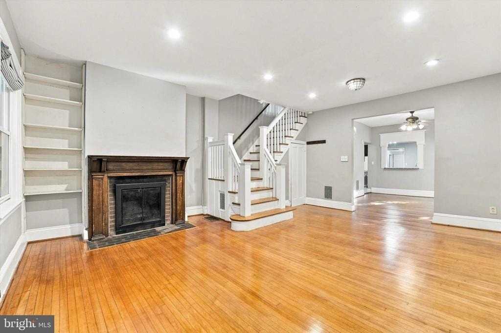 315 Kent Rd - Photo 4 of 28