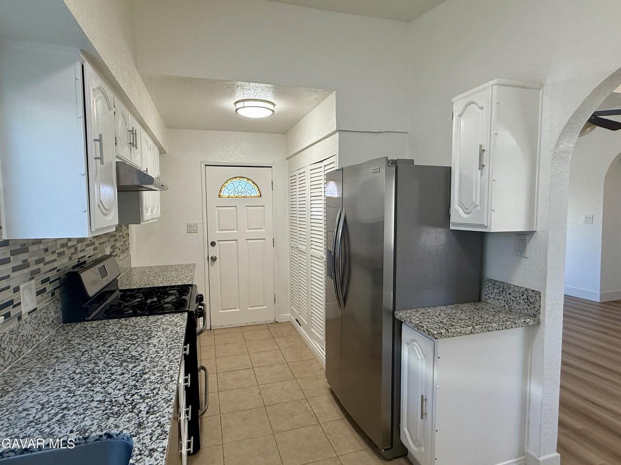 1016 W Avenue J14 - Photo 4 of 12