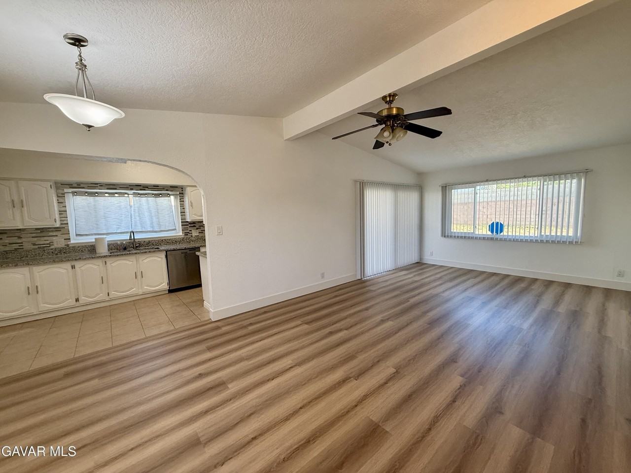 1016 W Avenue J14 - Photo 5 of 12
