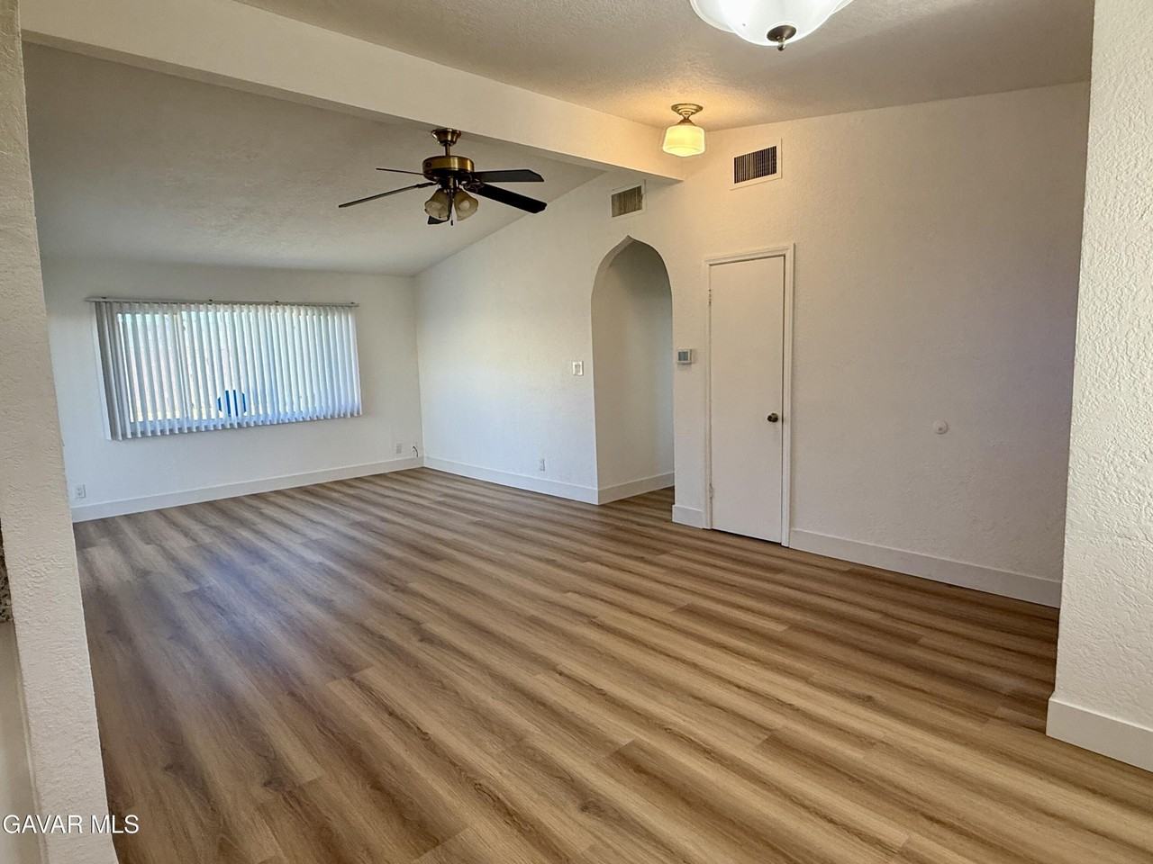 1016 W Avenue J14 - Photo 6 of 12