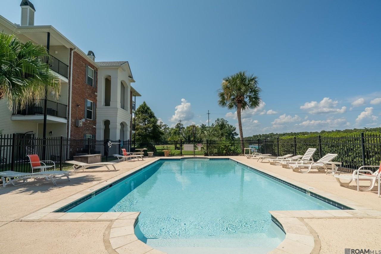 12386 River Highlands Dr #B - Photo 2 of 32