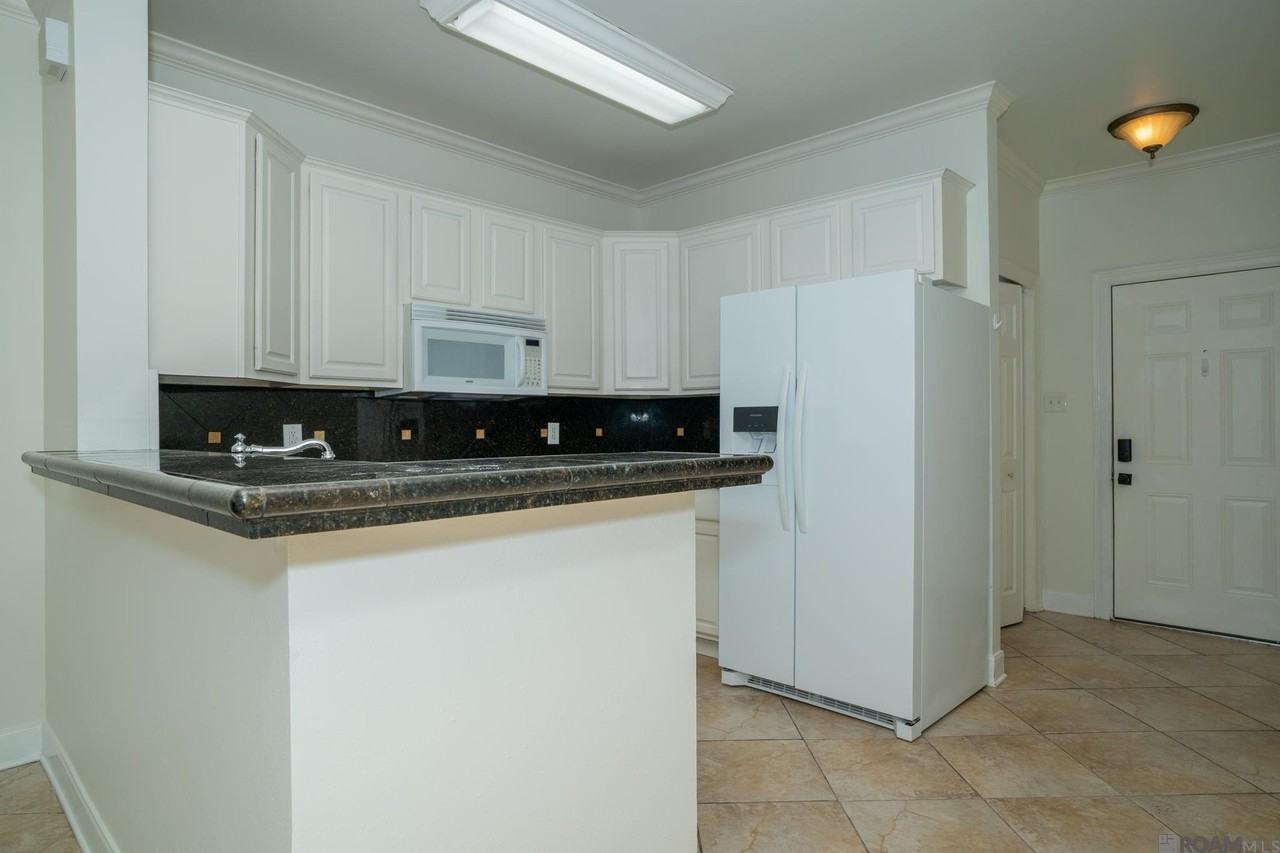 12386 River Highlands Dr #B - Photo 4 of 32