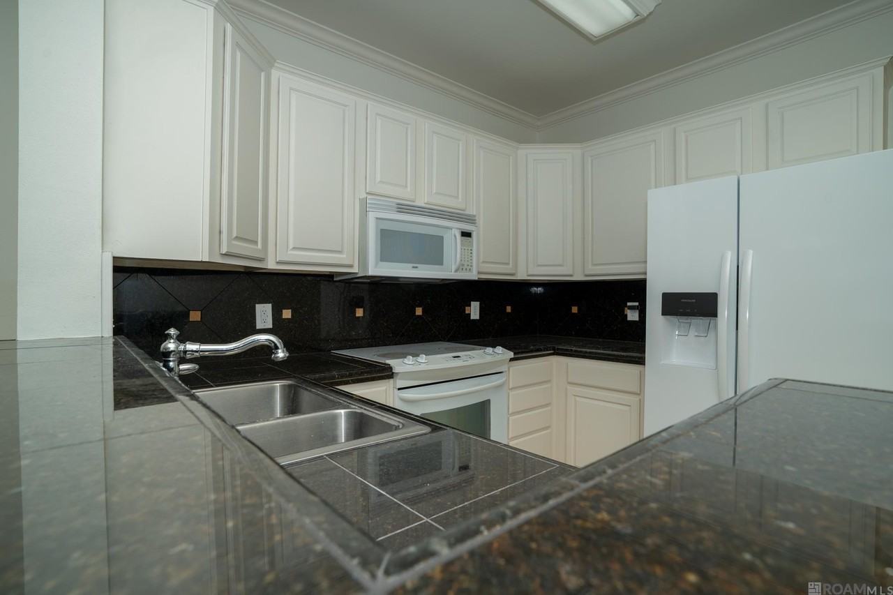 12386 River Highlands Dr #B - Photo 6 of 32