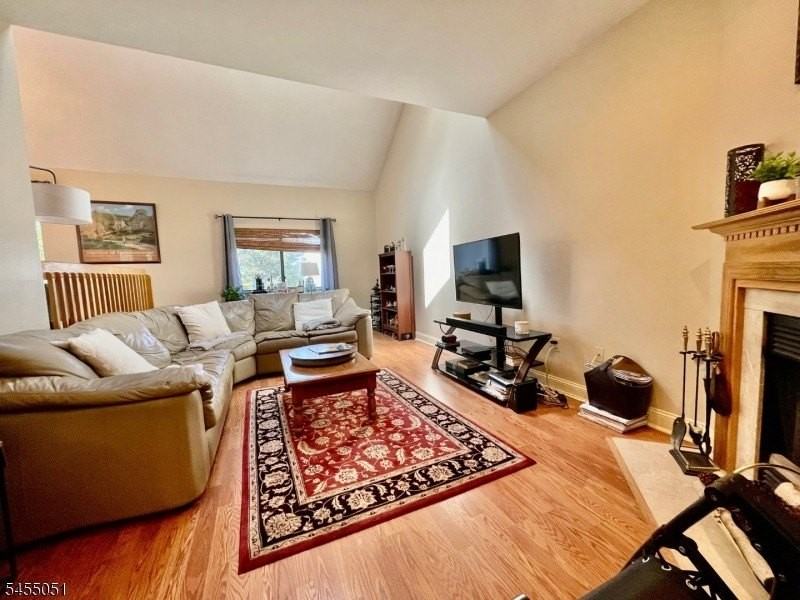 2 Hawthorne Pl - Photo 3 of 26