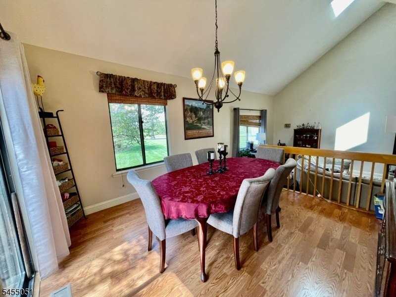 2 Hawthorne Pl - Photo 5 of 26