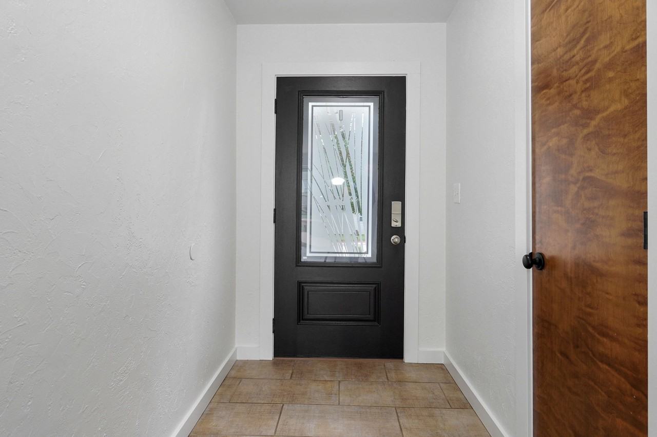835 E Powell St #1 - Photo 4 of 26