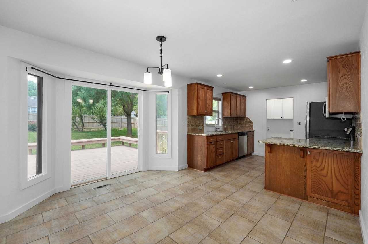 835 E Powell St #1 - Photo 5 of 26