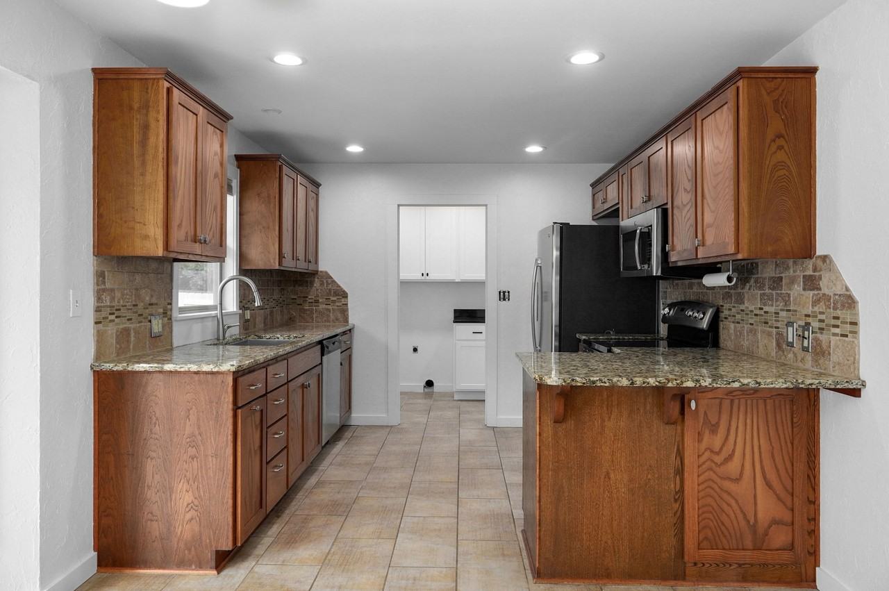 835 E Powell St #1 - Photo 6 of 26