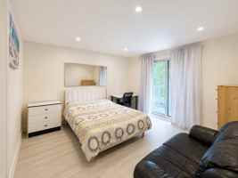 featured image of 3070 Avenue Barclay