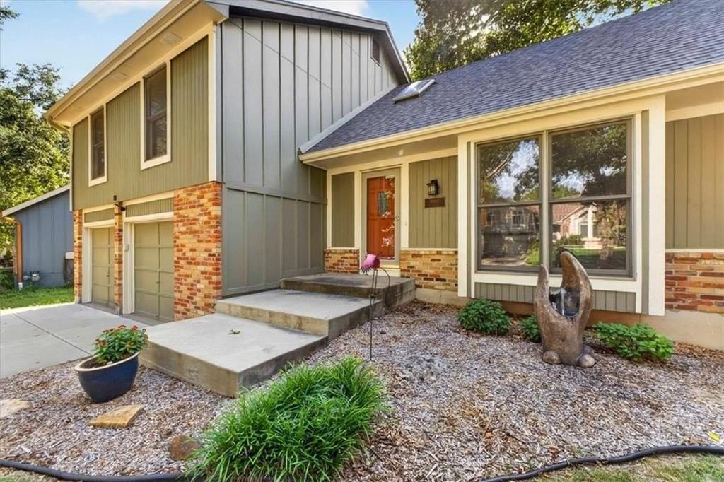 9002 Swarner Dr - Photo 3 of 50