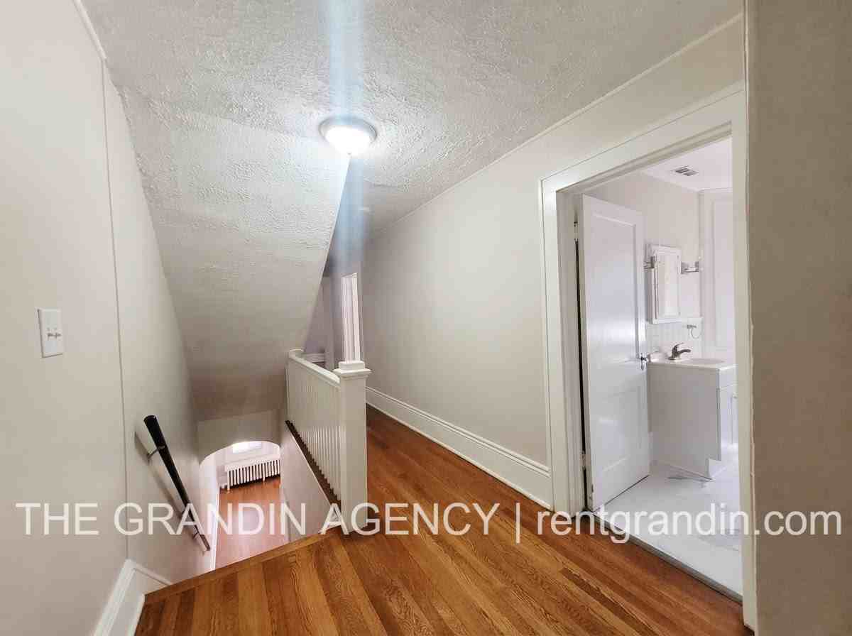 2110 Memorial Ave Sw #2110 - Photo 5 of 12