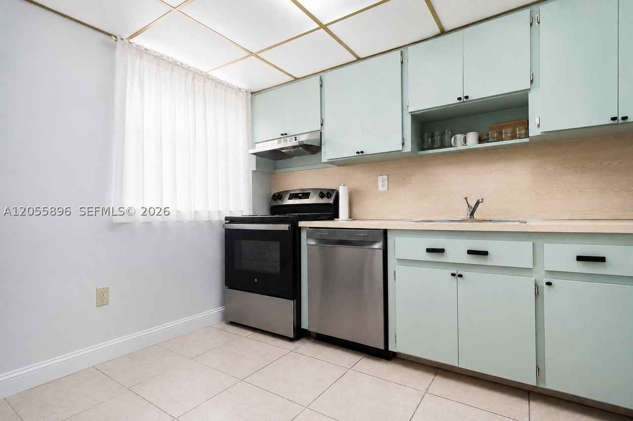 1740 Jefferson Ave #8 - Photo 3 of 14