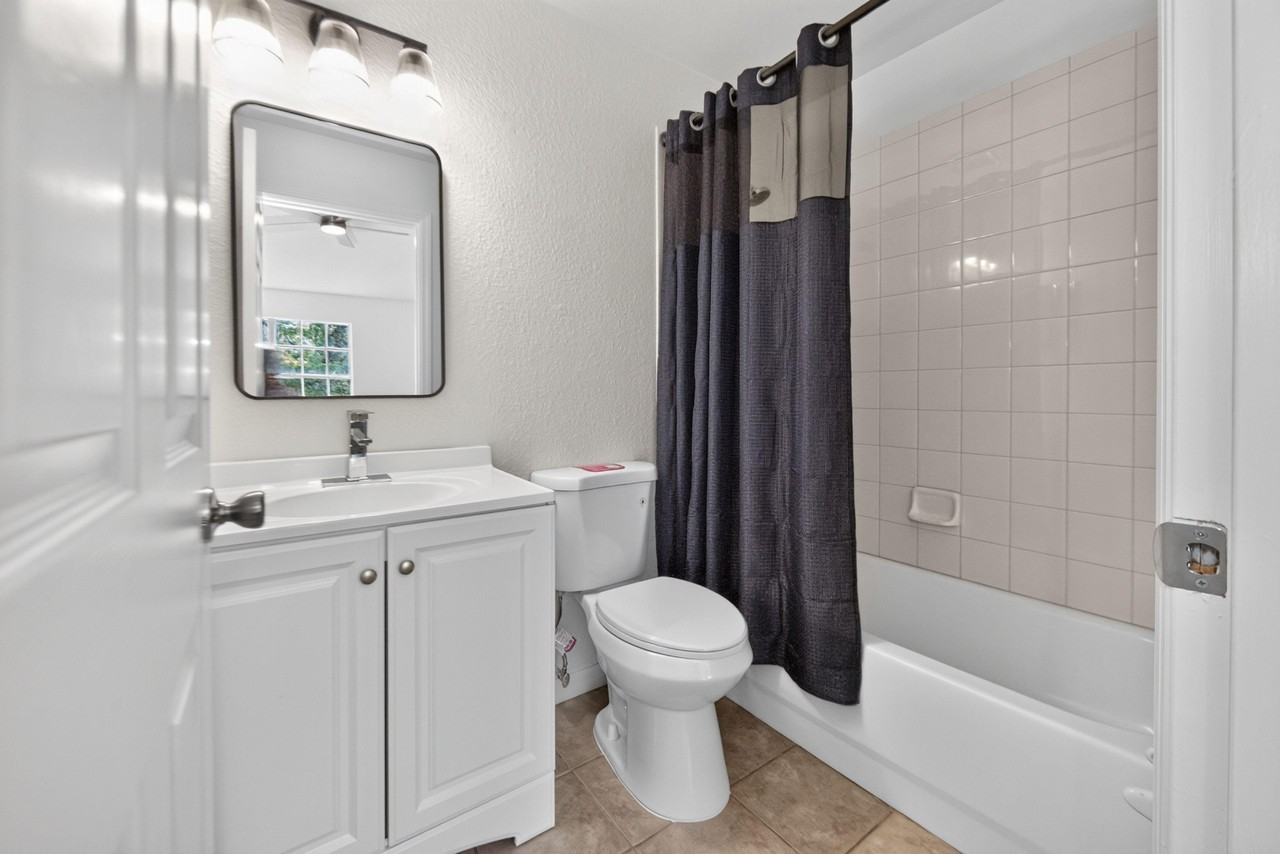 Plantation Cove Dr - Photo 2 of 17