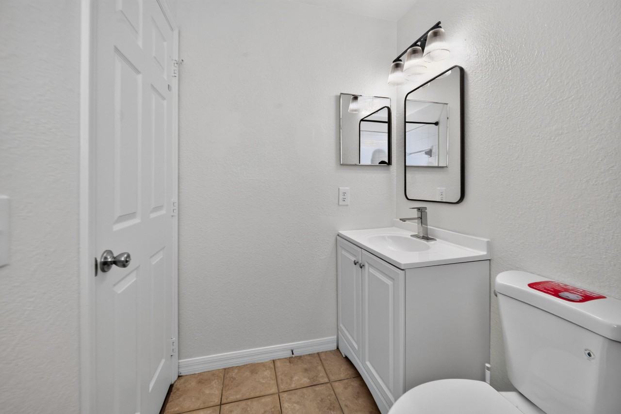Plantation Cove Dr - Photo 3 of 17