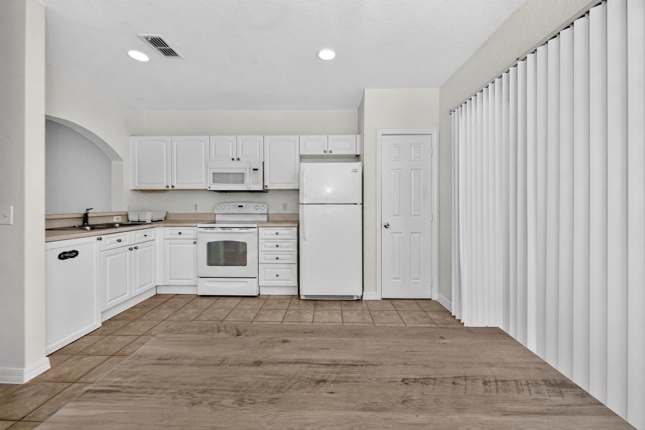 Plantation Cove Dr - Photo 5 of 17