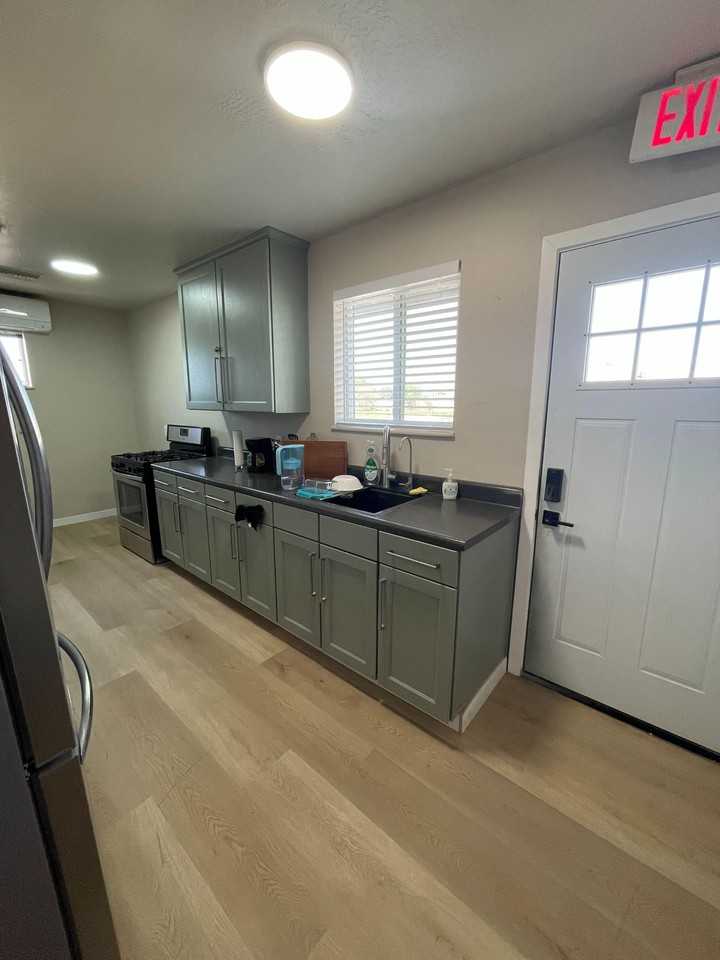 1326 West Wier Avenue - Photo 3 of 7