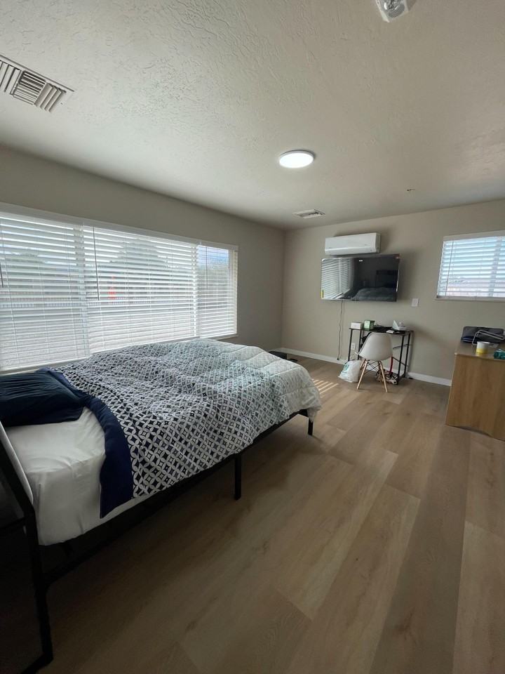 1326 West Wier Avenue - Photo 4 of 7