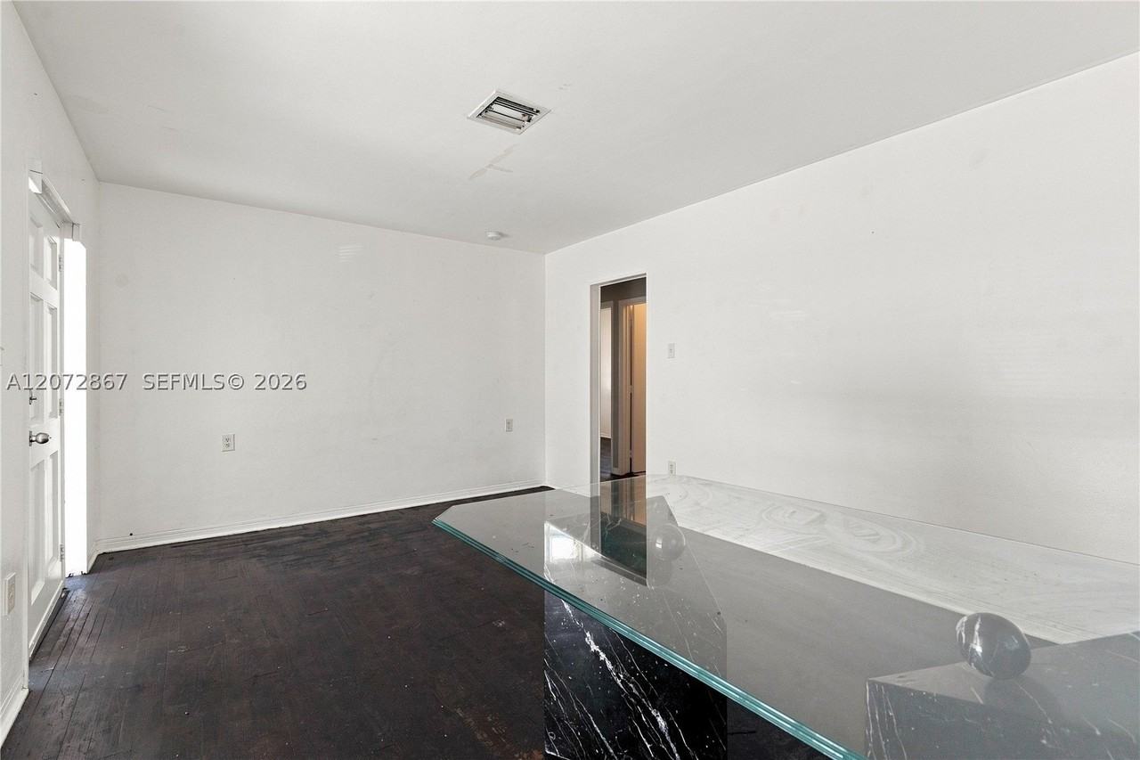 126 Se 4th St - Photo 7 of 39
