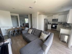 2346 Se 12th Ct - Photo 1 of 1