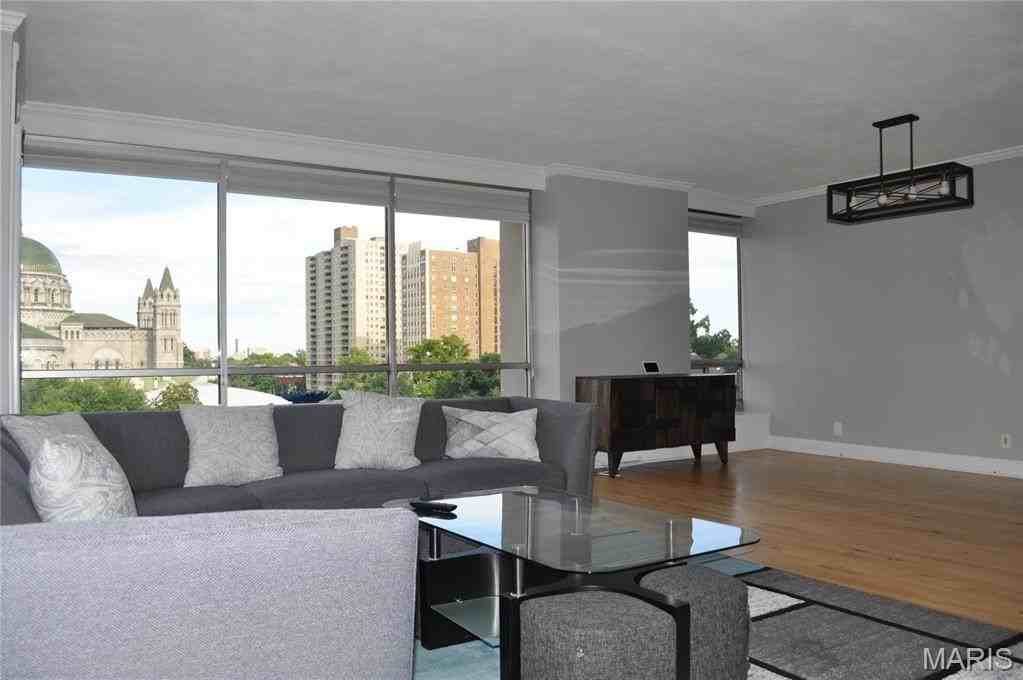 4501 Lindell Blvd #4B - Photo 2 of 16