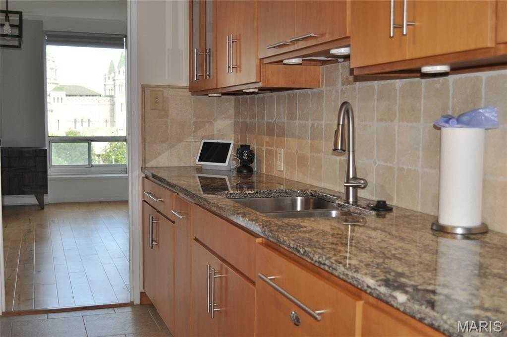 4501 Lindell Blvd #4B - Photo 3 of 16