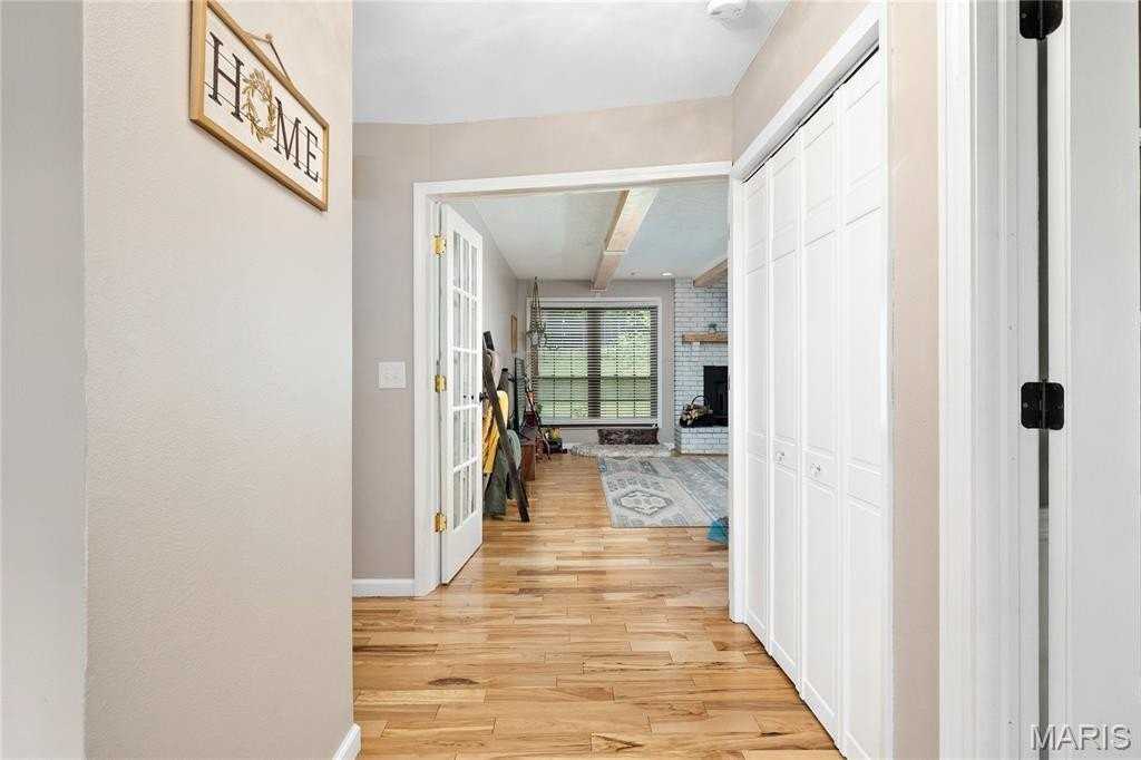 22 Sir Lawrence Dr - Photo 3 of 23