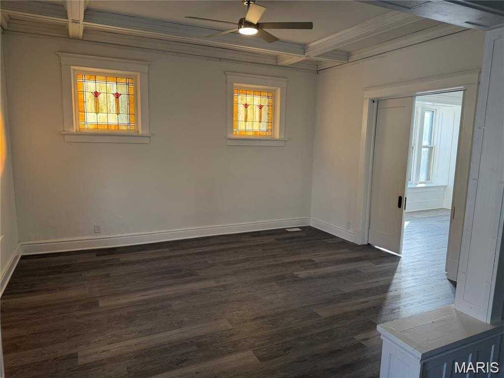 570 Washington Pl - Photo 2 of 15