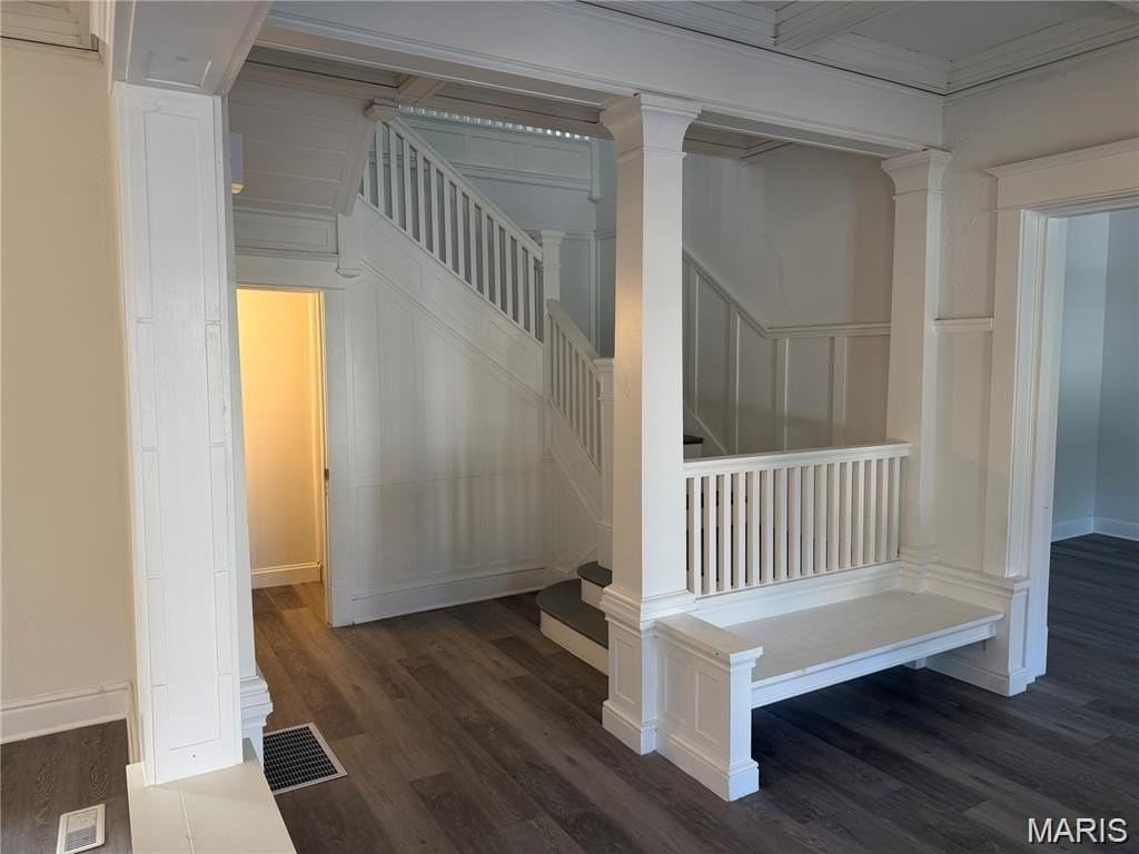 570 Washington Pl - Photo 3 of 15