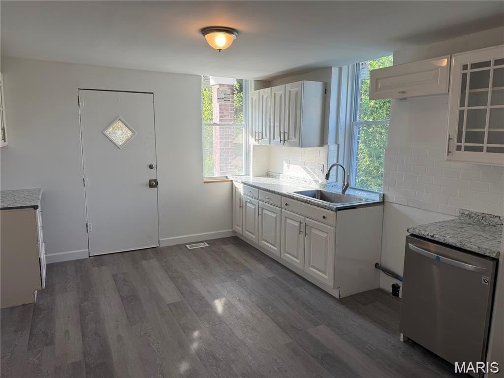 570 Washington Pl - Photo 5 of 15
