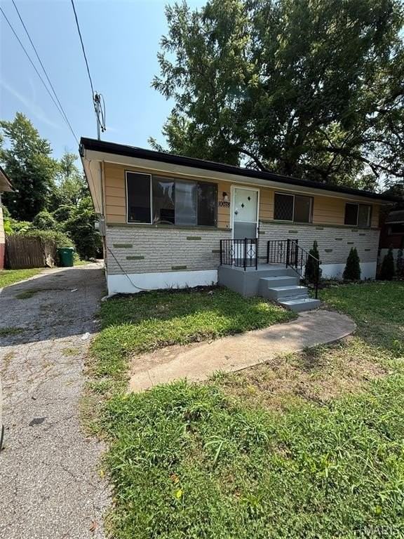 10078 Green Valley Dr - Photo 2 of 28