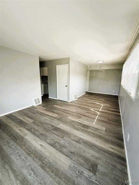 323 Shepley Dr - Photo 4 of 25