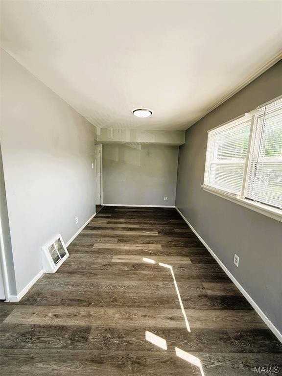 323 Shepley Dr - Photo 5 of 25