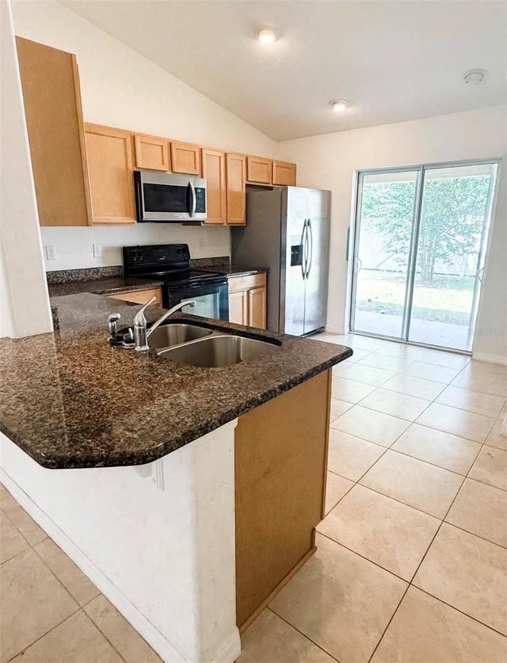 20 Rainstone Ln #B - Photo 4 of 17