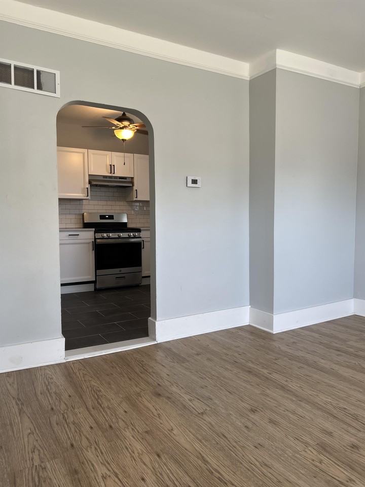 124 Oak St #1 - Photo 4 of 13
