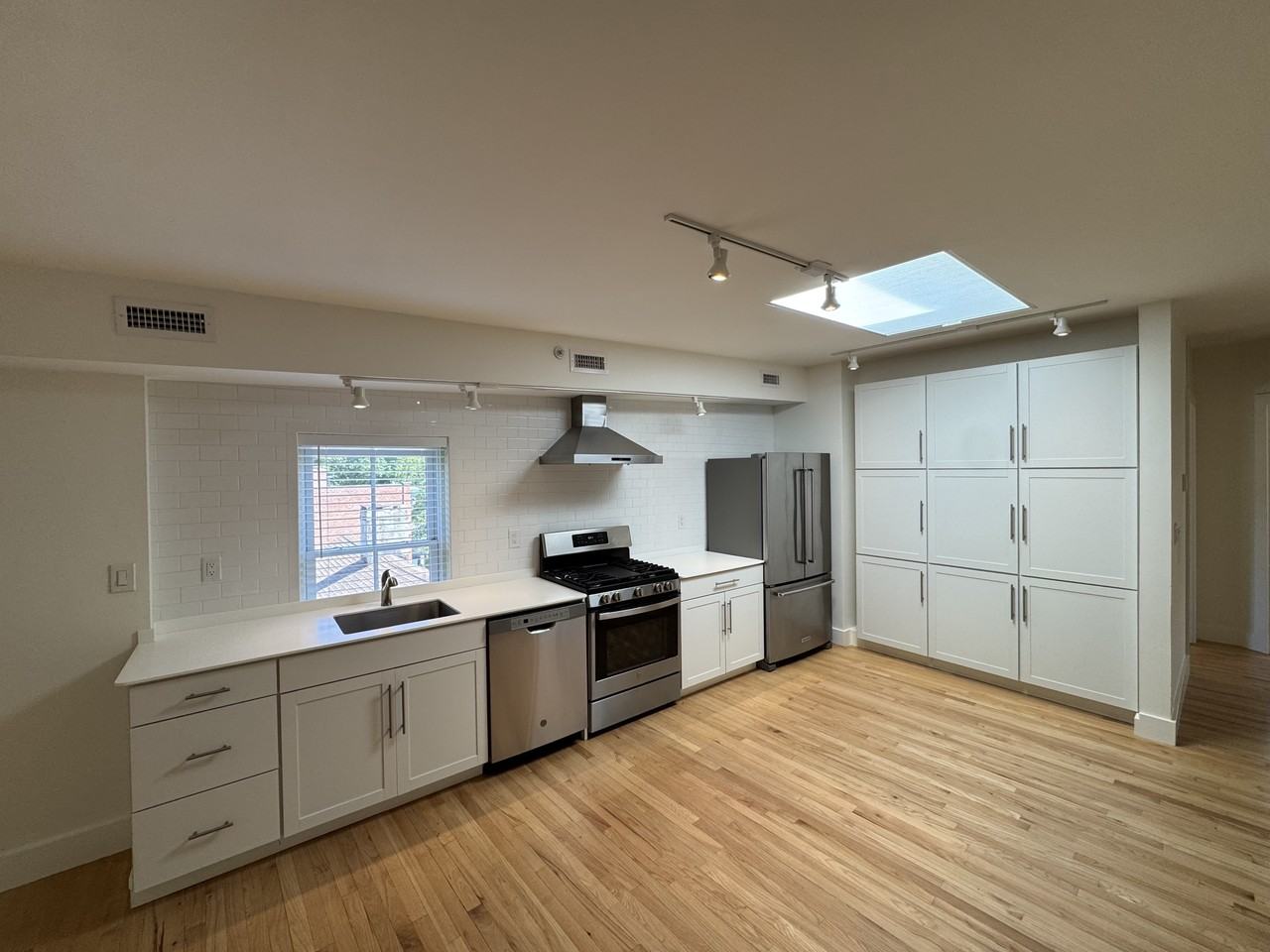 25 E Main St #4 - Photo 2 of 11