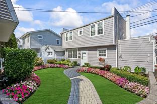208 4th Ave #D - Photo 1 of 1