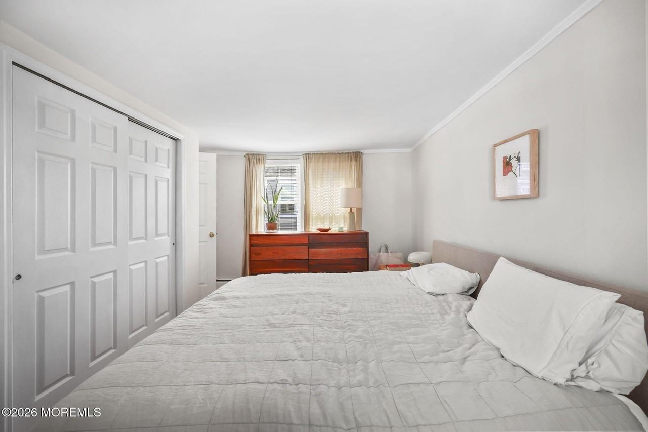 208 4th Ave #D - Photo 7 of 20